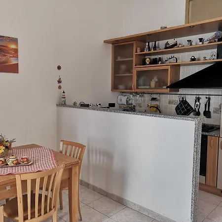 Via De Vita 9 *